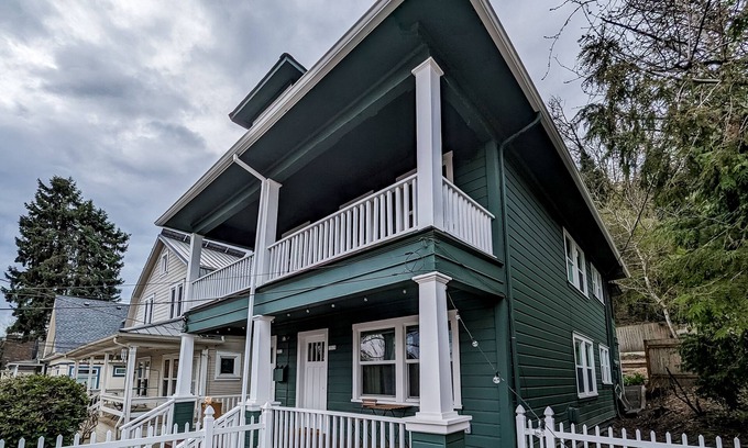 Johns Landing House | Dog-friendly ideally located home with mountain views & yard - blocks from river