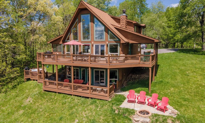Paradise Point House | Dog Friendly Mountain Chalet w/Fireplaces & Hot Tub