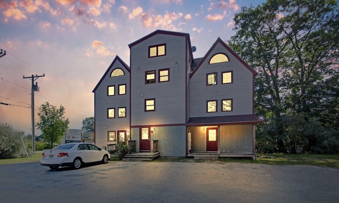 Campton Apartment | Dog Friendly! Simple And Cozy Apartment Just Mins To Loon Mountain And Waterville Valley 1 Bedroom Apts by Redawning