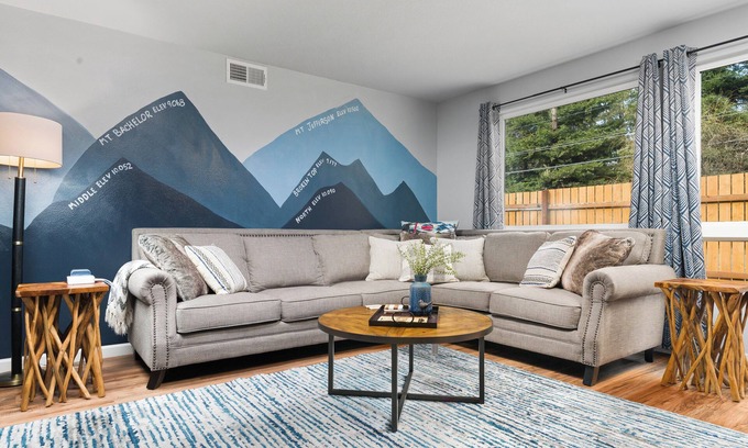 Brightwood House | Dog Friendly! Hot Tub~Game Room~Fire Pit~3BR, 2BA~High Speed WIFI~8 Guests Max