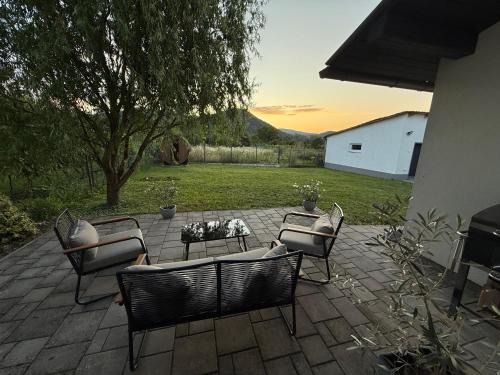 Trnava pri Laborci Villa | Dom pod hradom s kinom a saunou