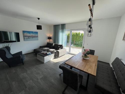 Elmenhorst/Lichtenhagen House | Doppelhaushälfte mit Terrasse