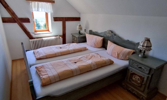 Klingenthal Bed & Breakfast | Doppelzimmer , Dusche, WC, 2 Aufb. Mgl. - Berggasthaus Schöne Aussicht