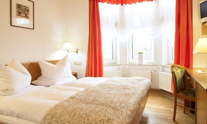 Plauen House | Doppelzimmer, Dusche, WC - Hotel Heinz