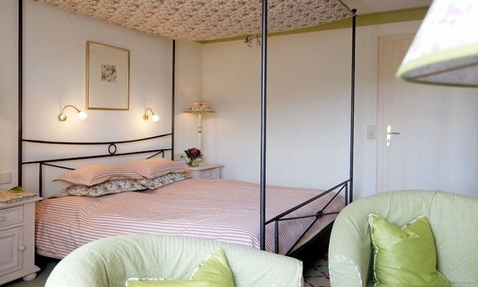 Kirchzarten Apartment | Doppelzimmer "Komfort" mit WC und Dusche