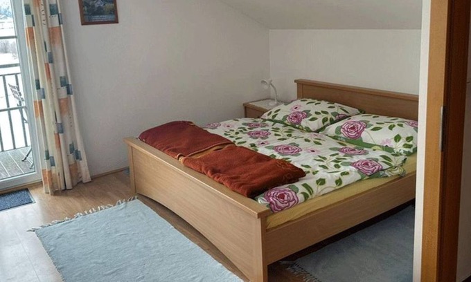 Zell Am Moos Apartment | Doppelzimmer mit Balkon 2 - Haus Rindberger und Pfarl