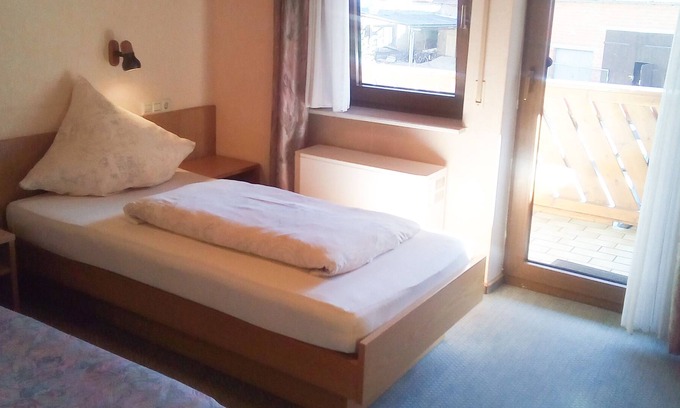 Reihen Apartment | Doppelzimmer mit Dusche und WC