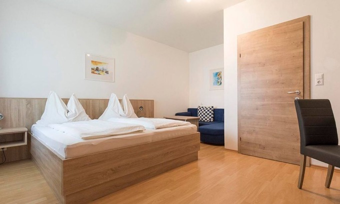 Apetlon Apartment | Doppelzimmer mit Dusche, WC - Weingut & Gästehaus Markus Tschida