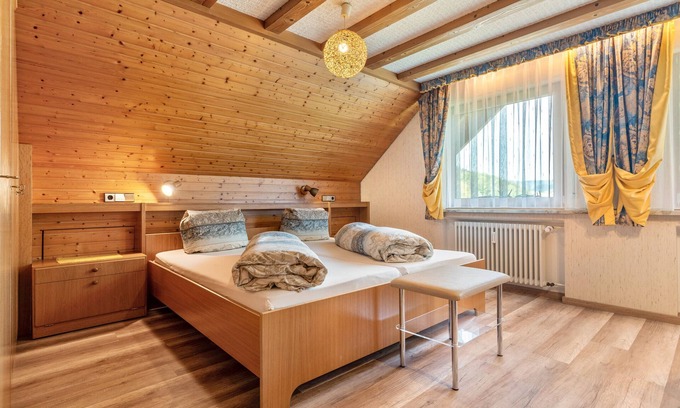 Bad Peterstal-Griesbach Apartment | Double Room 4 with Mountain View and Wi-Fi