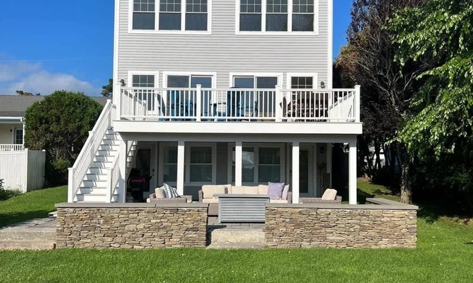 Easton's Point House | Double lot walk to beach 5 bed 7 bath, large yard