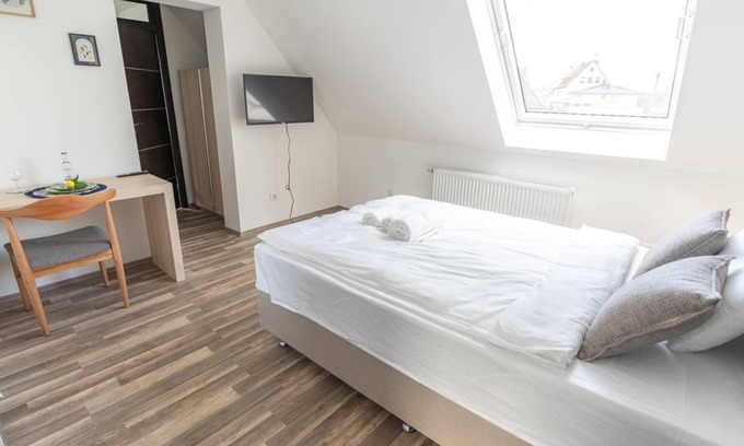 Oberhonnefeld-Gierend Apartment | Double room (1) - Colakation GmbH