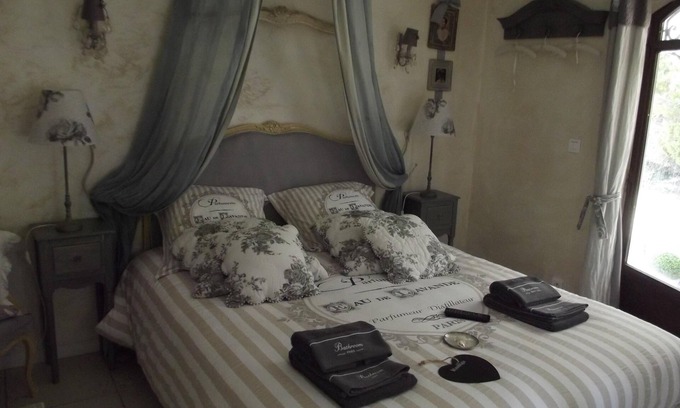 Cabries Bed & Breakfast | Double room-Comfort-Ensuite with Shower-Garden view