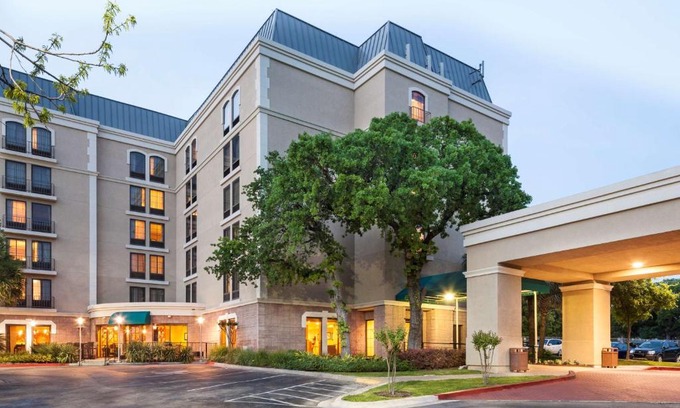 Swede Hill Hotel | DoubleTree by Hilton Austin-University Area