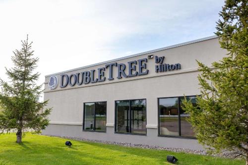 Austin Hotel | DoubleTree by Hilton Austin, MN