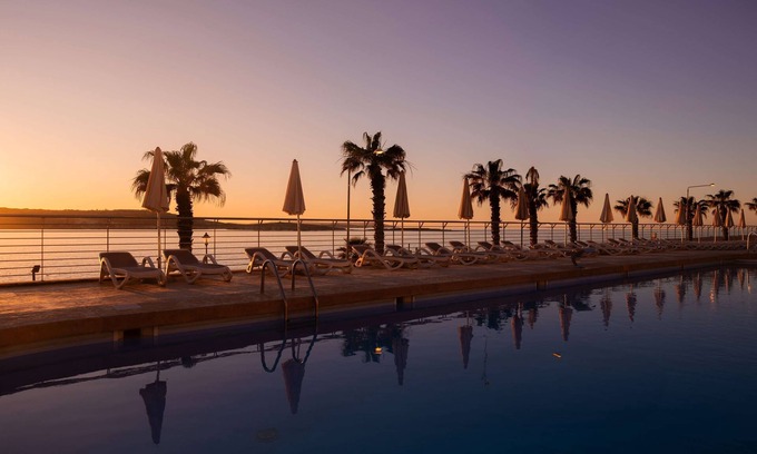 Qawra Resort | DoubleTree by Hilton Malta