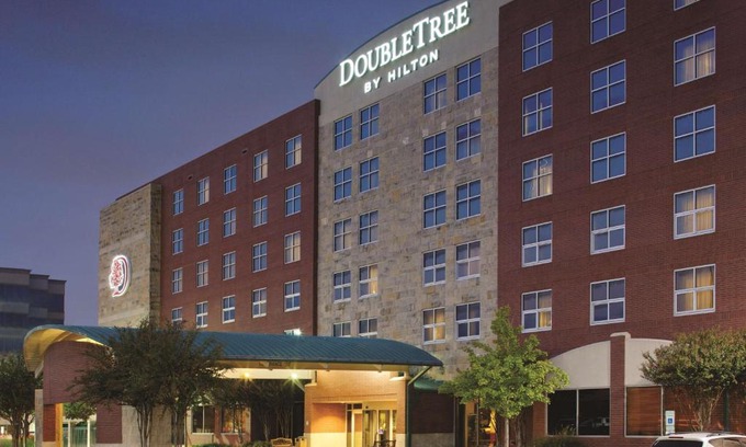Farmers Branch Hotel | DoubleTree by Hilton Dallas-Farmers Branch