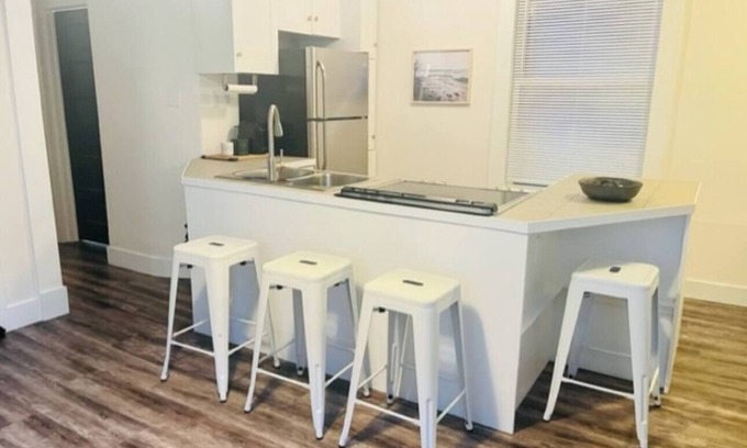 Kingston Apartment | Downtown 1Bdrm on Wellington