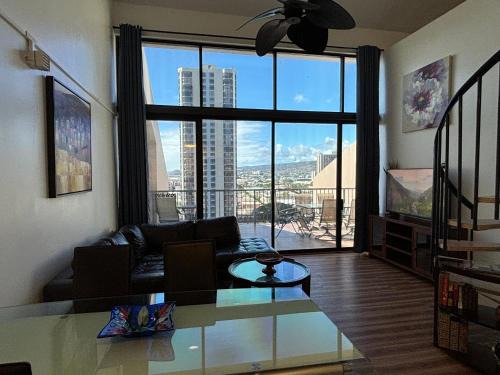 Downtown Honolulu Apartment | Downtown 2BR Huge Patio Free parking WiFi