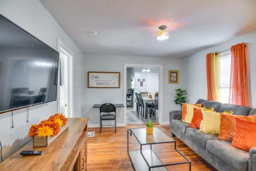 Brockton Apartment | Downtown Brockton Apt Less Than 1 Mi to Local Dining