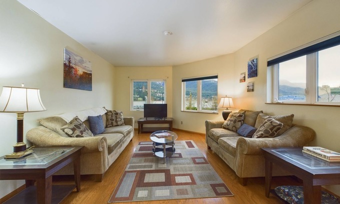 Downtown Juneau Apartment | Downtown Ocean view Apt, next to Cruise Ship Docks