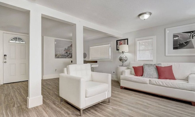 Round Rock Apartment | Downtown Round Rock Getaway Perfect for Couples