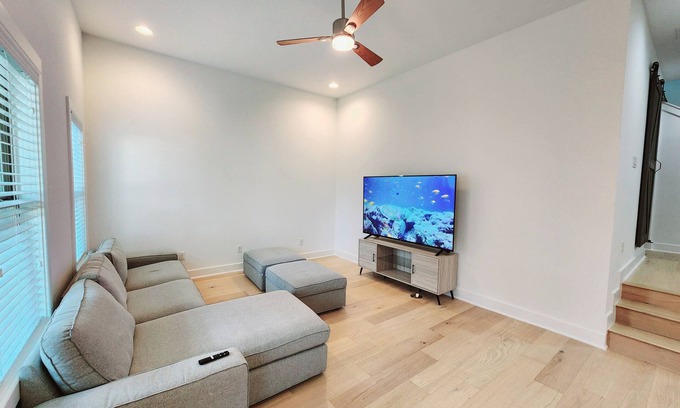 Rosewood Bed & Breakfast | Downtown Stay in East Austin @ 12th Street