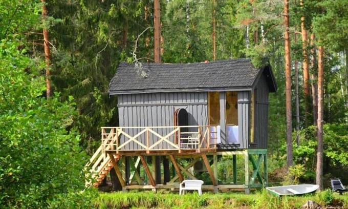 Pedvale Cabin | Dragon house in the tree. Sauna/Hot tube.