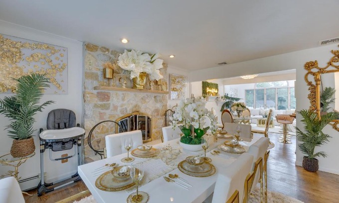 Lake Grove House | Dreams of Paradise Luxury Home with Pool!