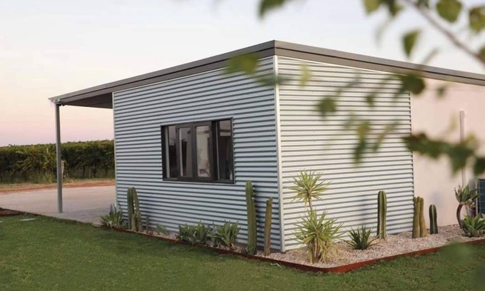 Barmera Cottage | Dreamy Staiz-Riverland Abode. Nestled amongst the vines, your vineyard vacation.