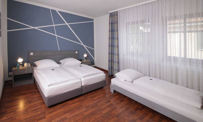 Erlangen Cottage | Dreibettzimmer - Art Hotel Erlangen