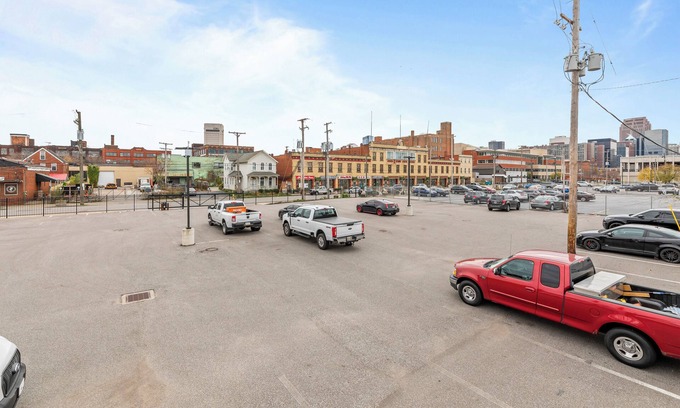 Downtown Cleveland Apartment | DT Luxe Comfy & Huge Loft, Wi-Fi, Parking, Cafe