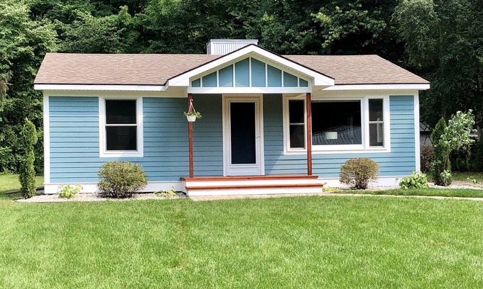 Duck Lake Peninsula House | Duck Lake Peninsula Cottage Interlochen