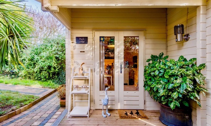 Pyecombe Apartment | Duck Lodge B&B Luxury Log Cabin