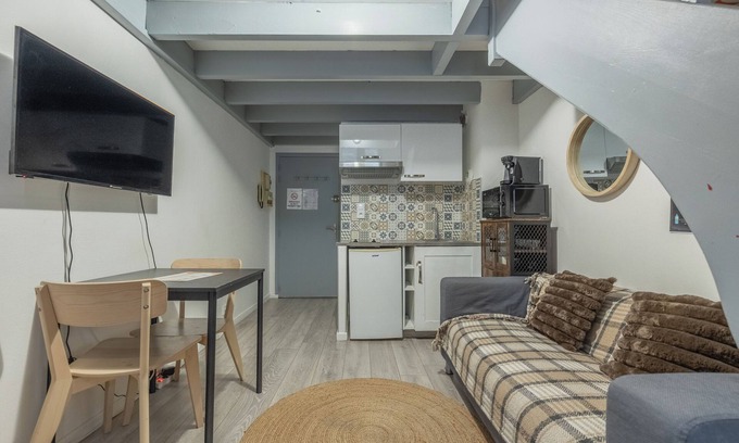 Marengo - Jolimont Apartment | Duplex apartment 200m from the station, in the town center