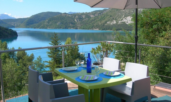 Saint-Julien-du-Verdon Villa | Duplex lake view villa near Castellane and Gorges Du Verdon, private paddle boat