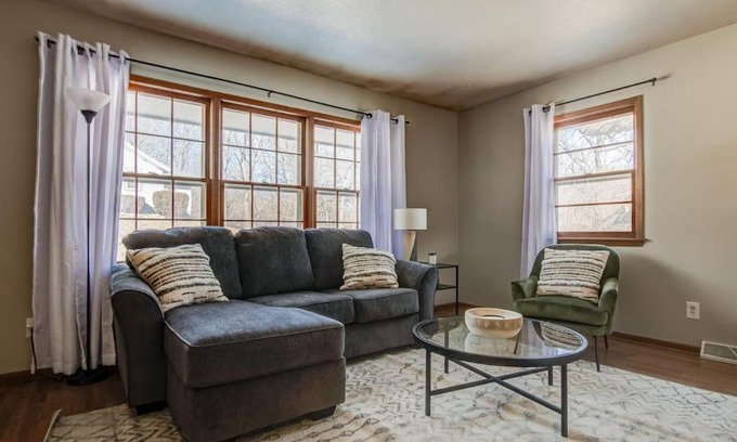 Des Moines House | Duplex with Queen Beds Minutes from Drake