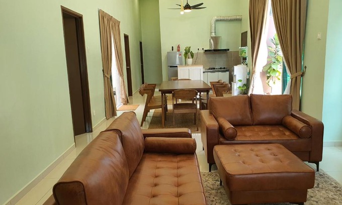 Ayer Molek House | Duyong Damai Homestay by KOWBMAS