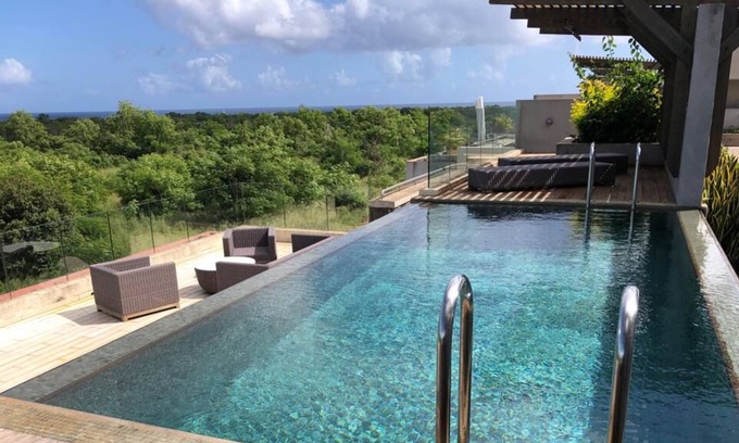 Port Chambly Apartment | E2 Modern & Cozy, Sea view and rooftop pool