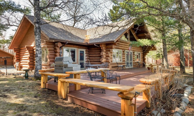 Longville House | Eagle's Landing- Beach Front Log Home - RARE FIND on Beautiful Woman Lake!