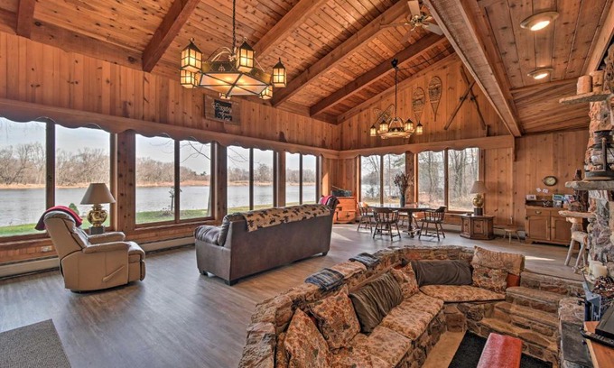 Baraboo House | Eagles Nest - Baraboo Cabin on Wisconsin River!