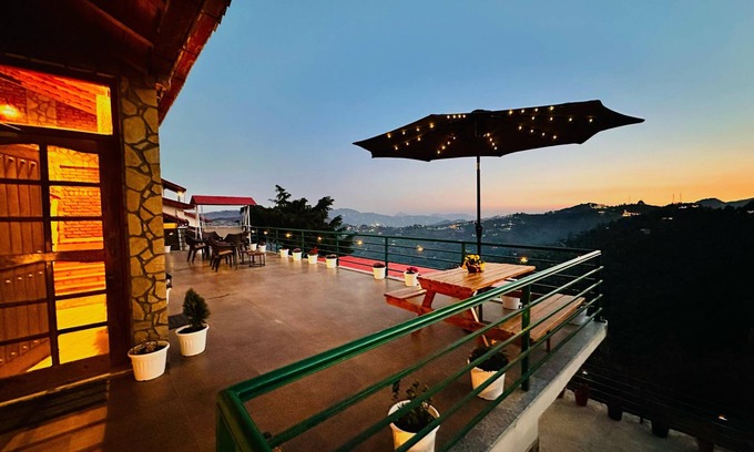 Mukteshwar Villa | Earthview Stays - Colonel's Retreat , Mukteshwar : A serene Mountain escape .