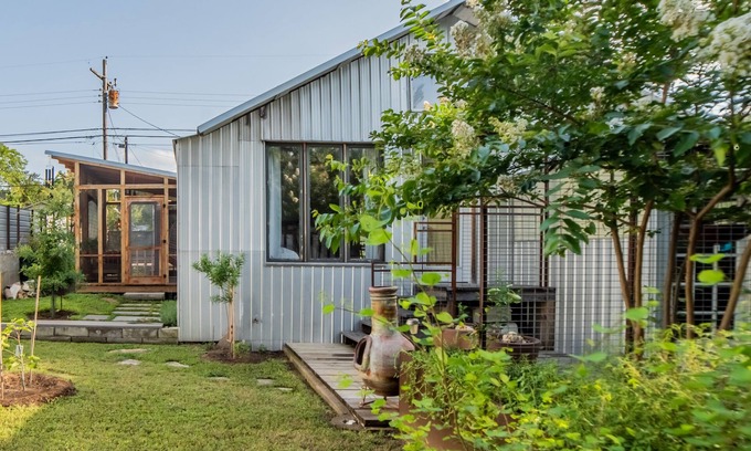 Blackshear-Prospect Hill House | East Austin Retreat with Sauna and Cold Plunge