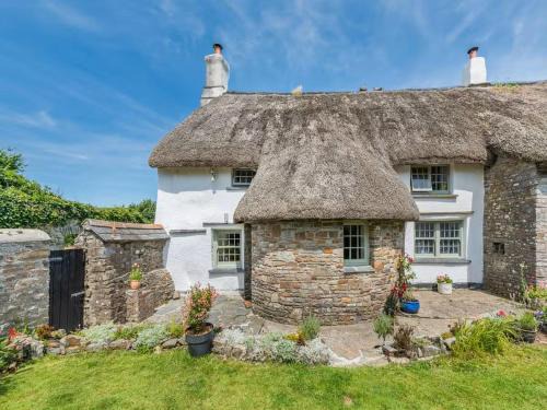 Hartland House | East Titchberry Cottage - Thatched cottage charm in rural North Devon
