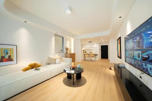 Xuhui Apartment | Eastern Hub - Bund Branch Xujiahui Garden 2 bedrooms near Jinan Tempel