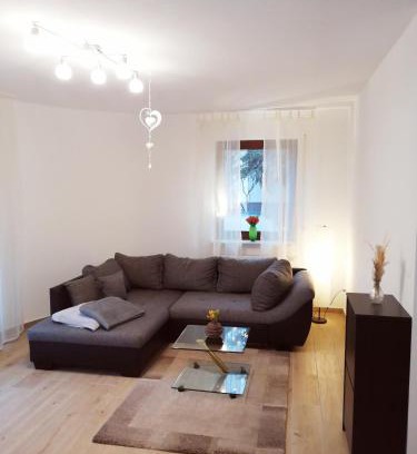 Schoeneck Apartment | Ebenerdige Ferienwohnung mit großer Terrasse in der Nähe des Waldes, zum wohlfühlen