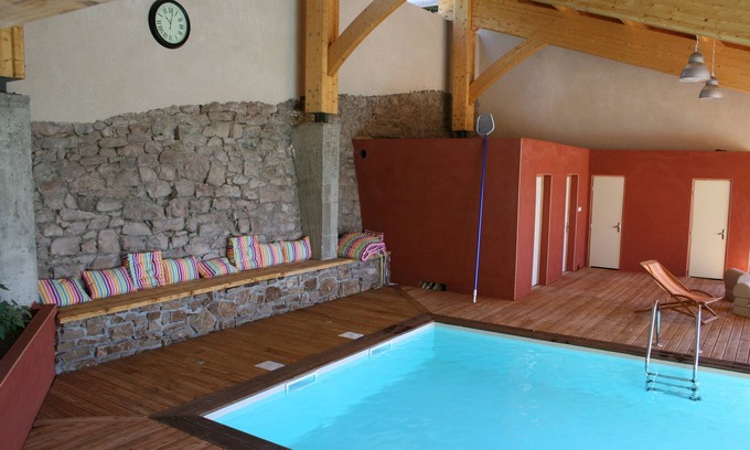 Verrieres Cottage | Ecological gîte- 4 stars 1055 m2 on one level- Heated swimming pool 4 pers. Wifi