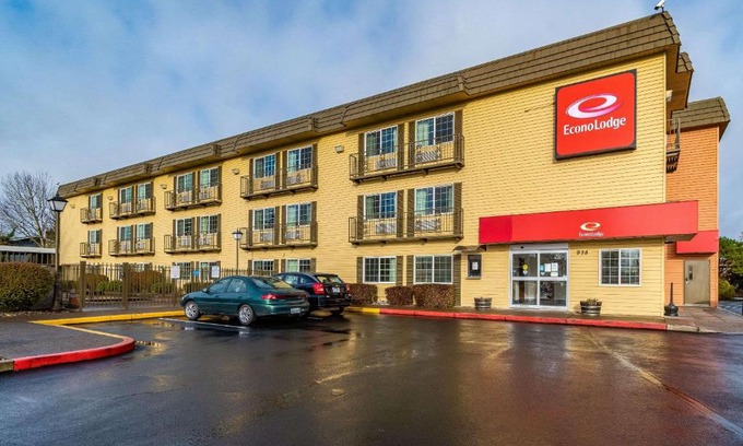 Corvallis Cabin | Econo Lodge Corvallis Near University