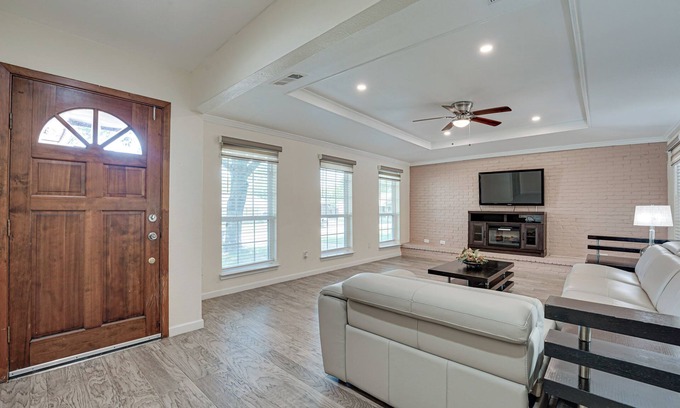 Rowlett House | Edgewater Retreat Rowlett/Rockwall. 4-Bedrm 2bathrm 2 garage