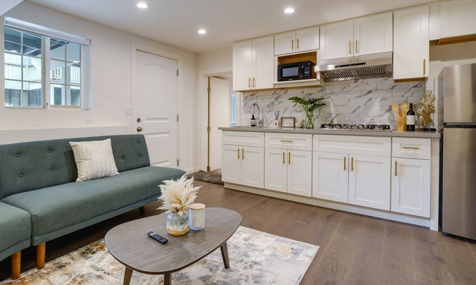 Edgemar - Pacific Manor Apartment | Efficiently Equipped Pacifica Apt - 1 Mi to Beach!