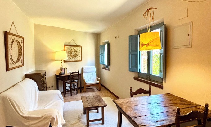Ullastret Apartment | EL FORT DúLLASTRET, Apartment 2: Standard double room with kitchenette